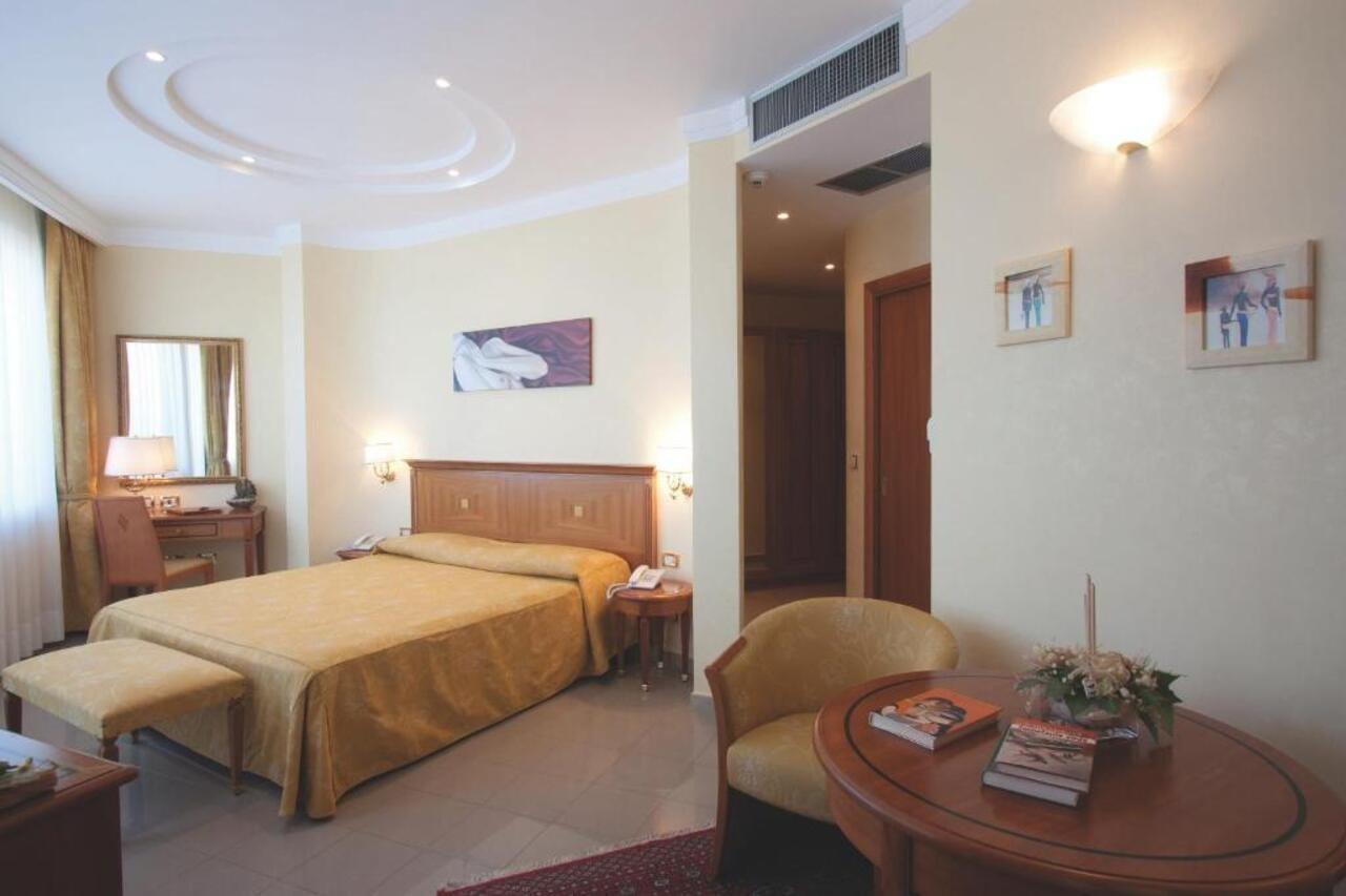 פרגליה Hotel Tirreno מראה חיצוני תמונה