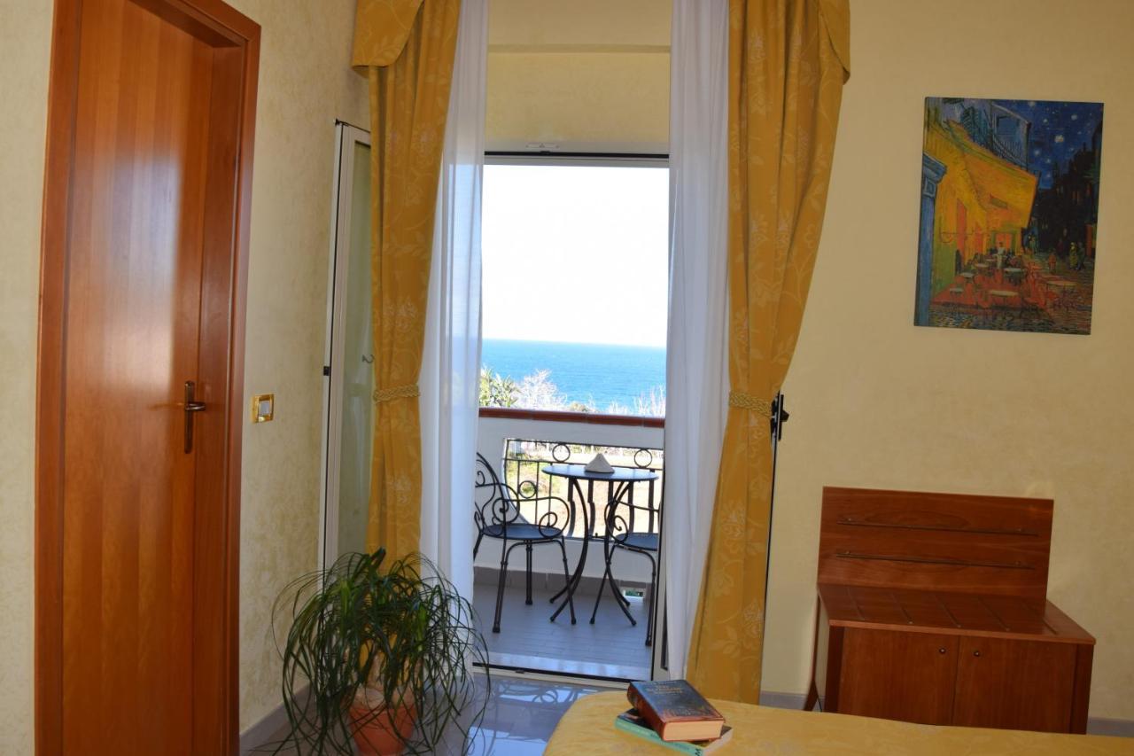 פרגליה Hotel Tirreno מראה חיצוני תמונה