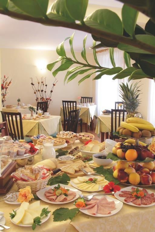 פרגליה Hotel Tirreno מראה חיצוני תמונה