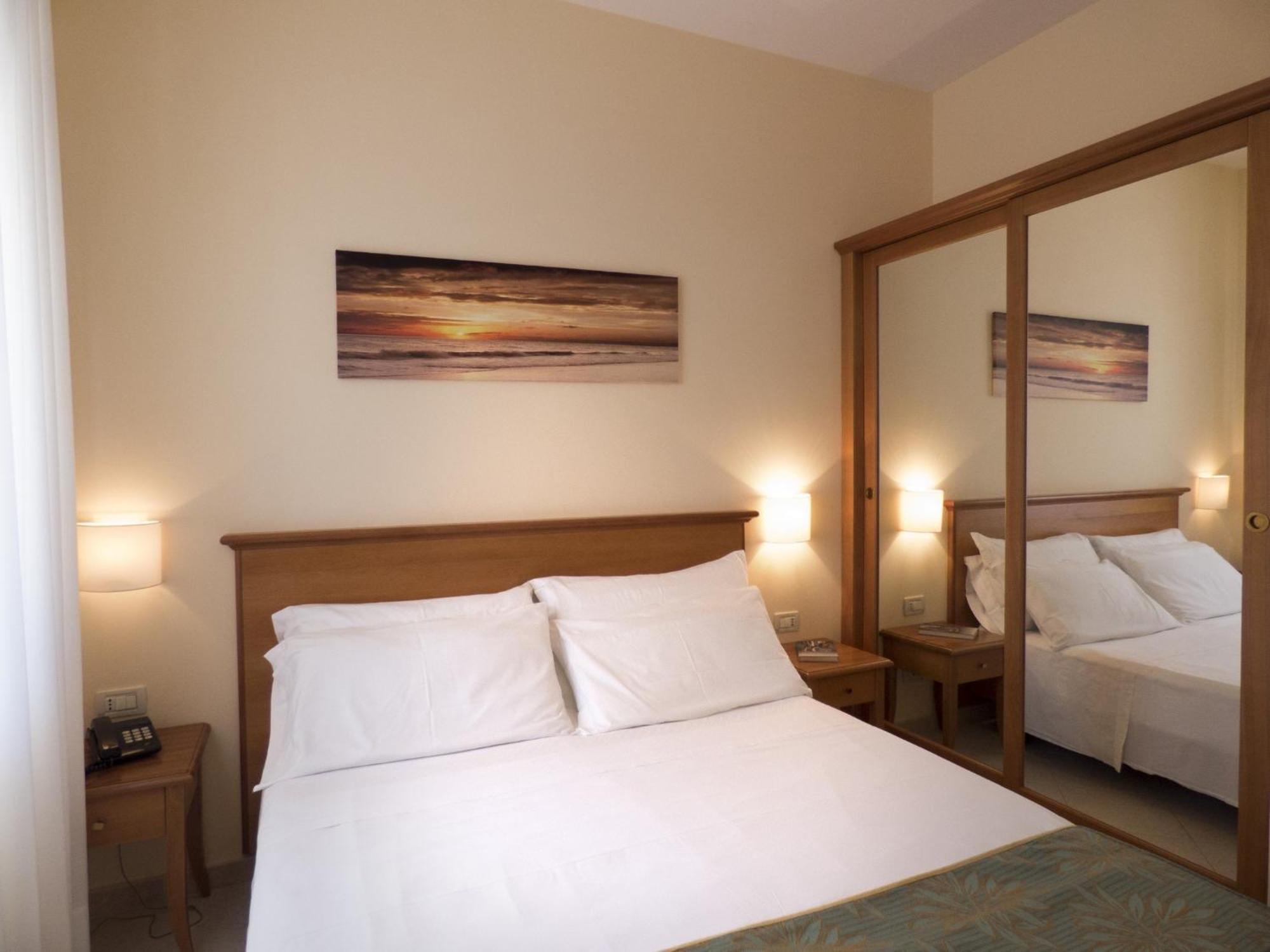 פרגליה Hotel Tirreno מראה חיצוני תמונה