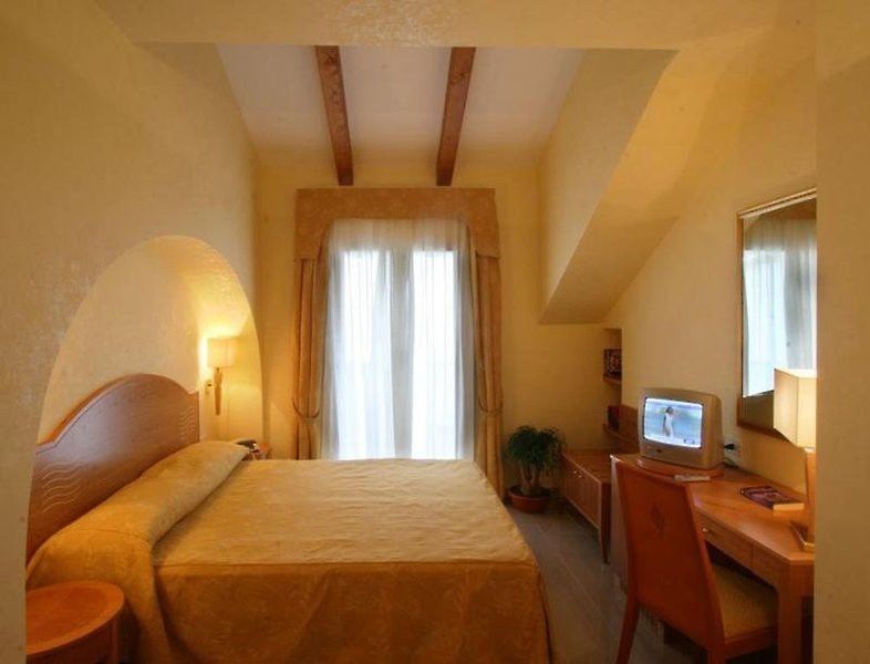 פרגליה Hotel Tirreno מראה חיצוני תמונה