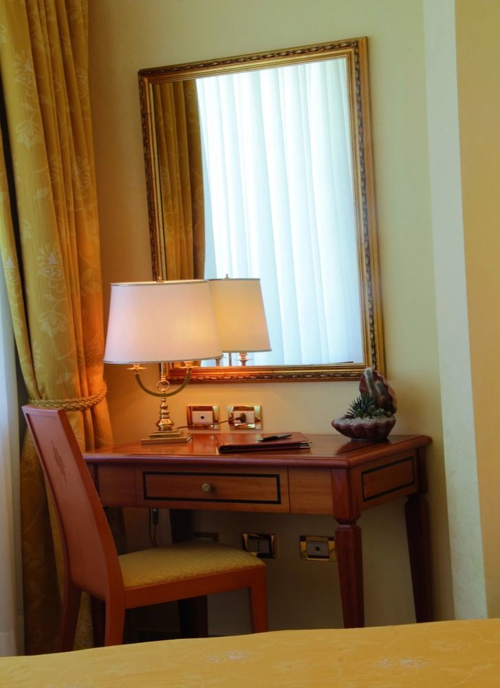 פרגליה Hotel Tirreno מראה חיצוני תמונה