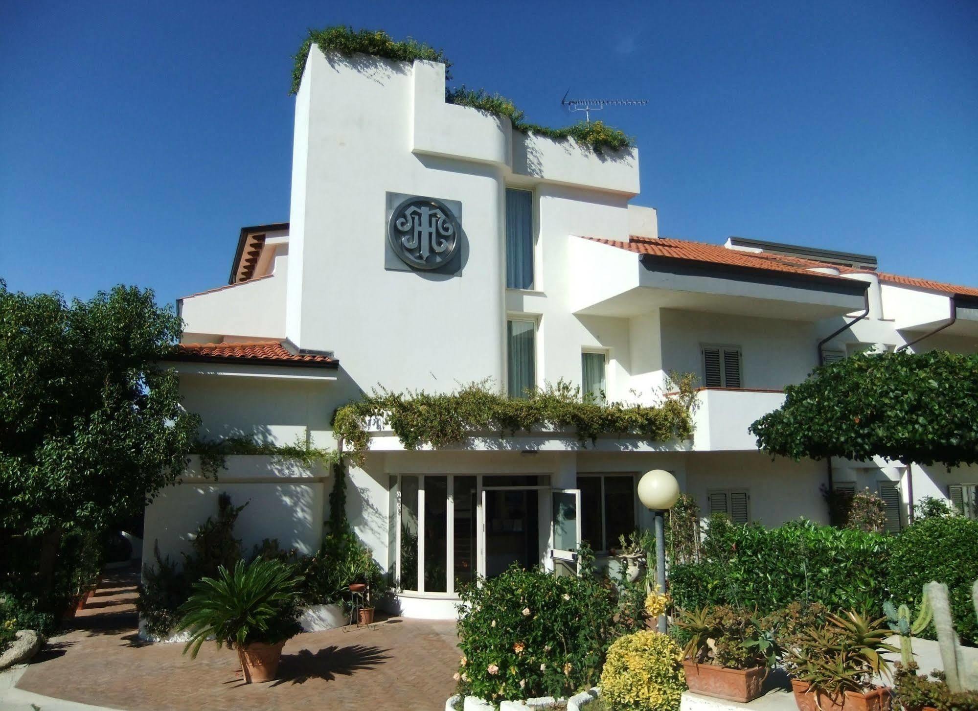 פרגליה Hotel Tirreno מראה חיצוני תמונה
