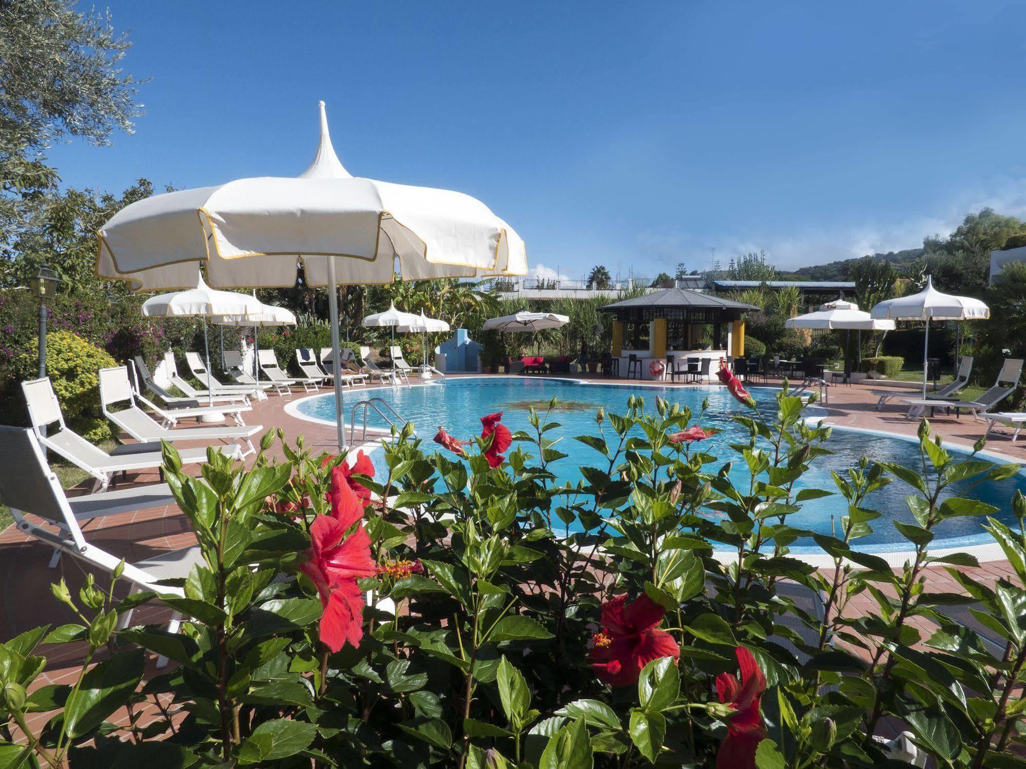 פרגליה Hotel Tirreno מראה חיצוני תמונה
