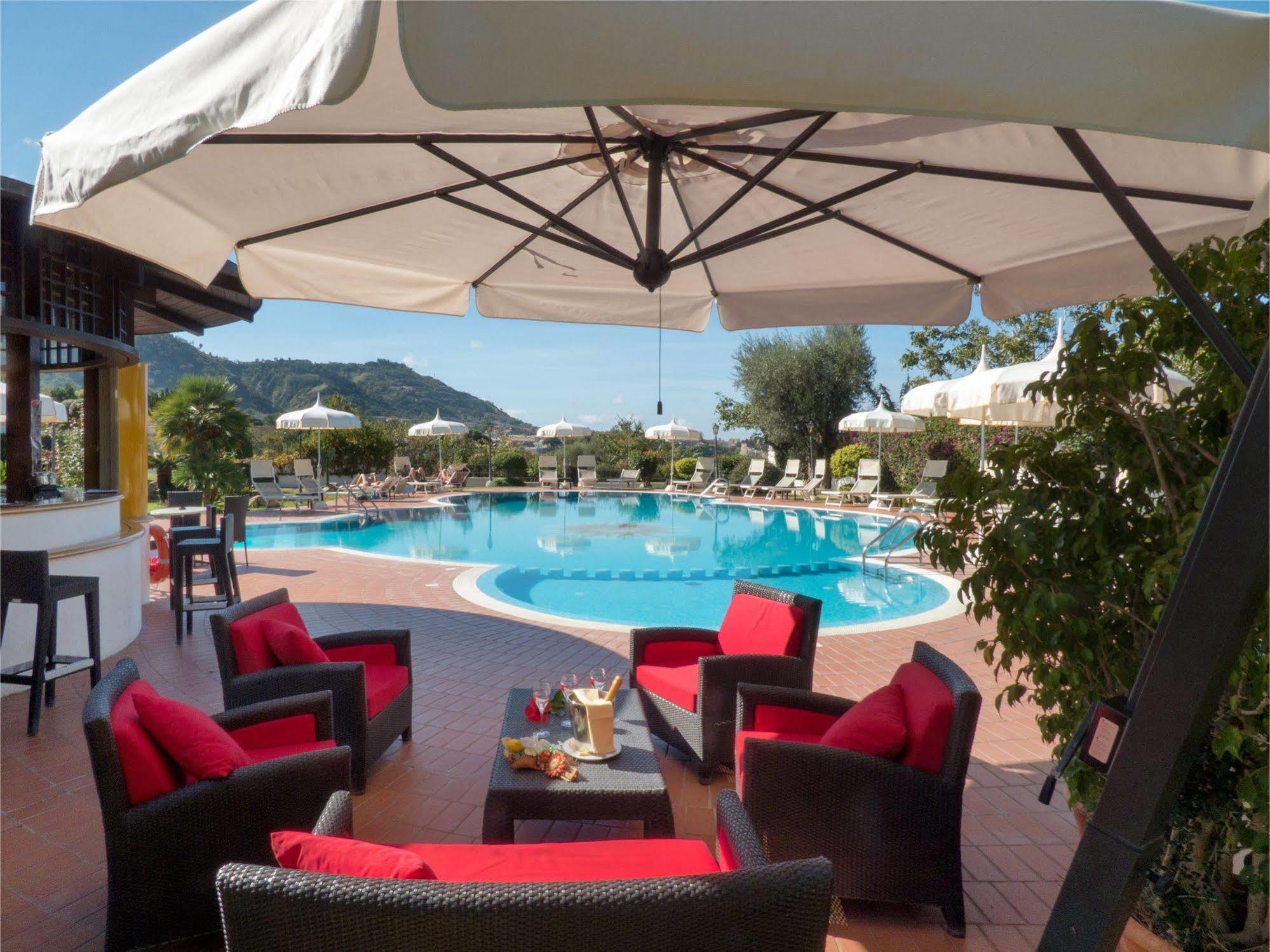 פרגליה Hotel Tirreno מראה חיצוני תמונה