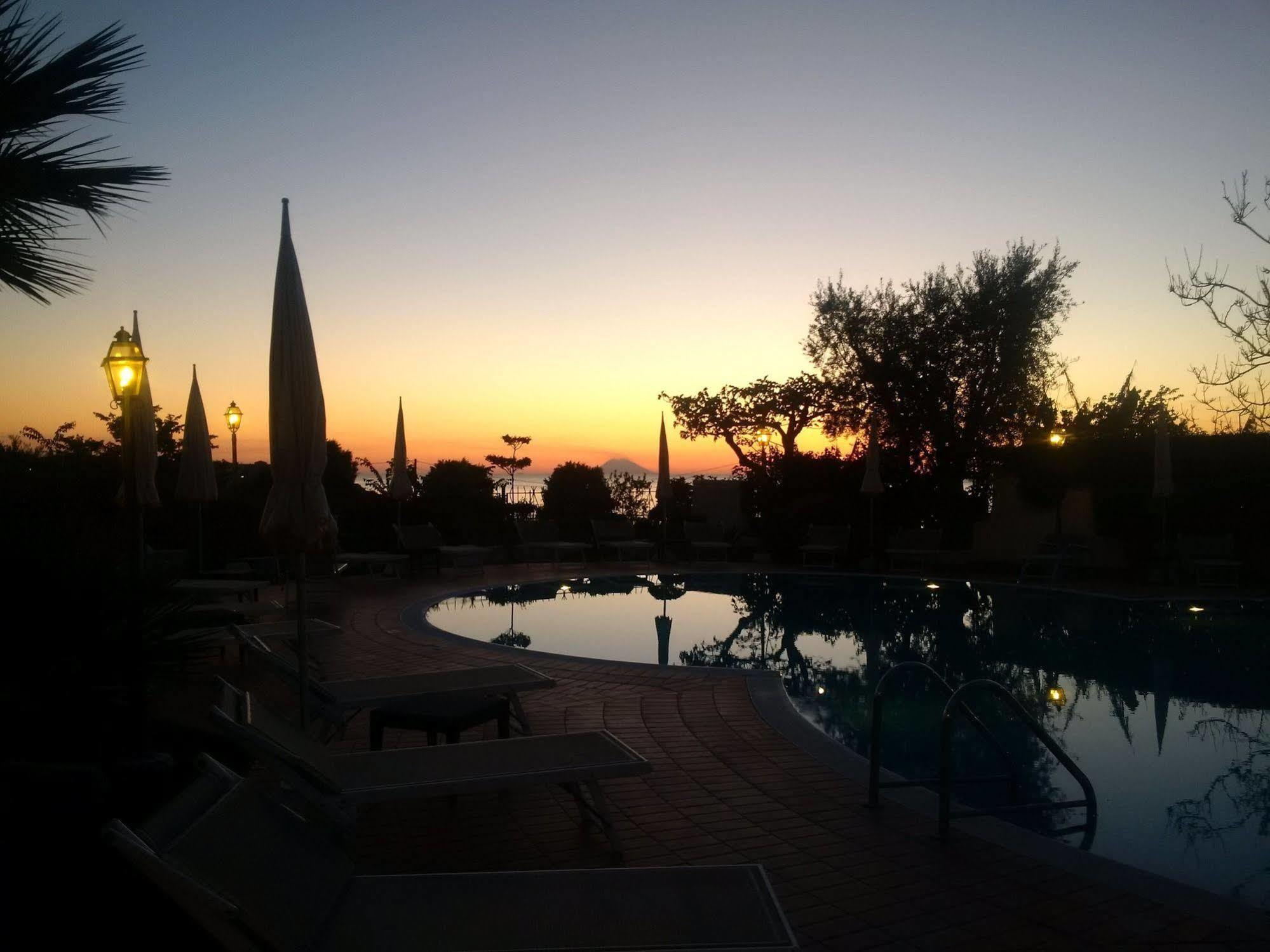 פרגליה Hotel Tirreno מראה חיצוני תמונה