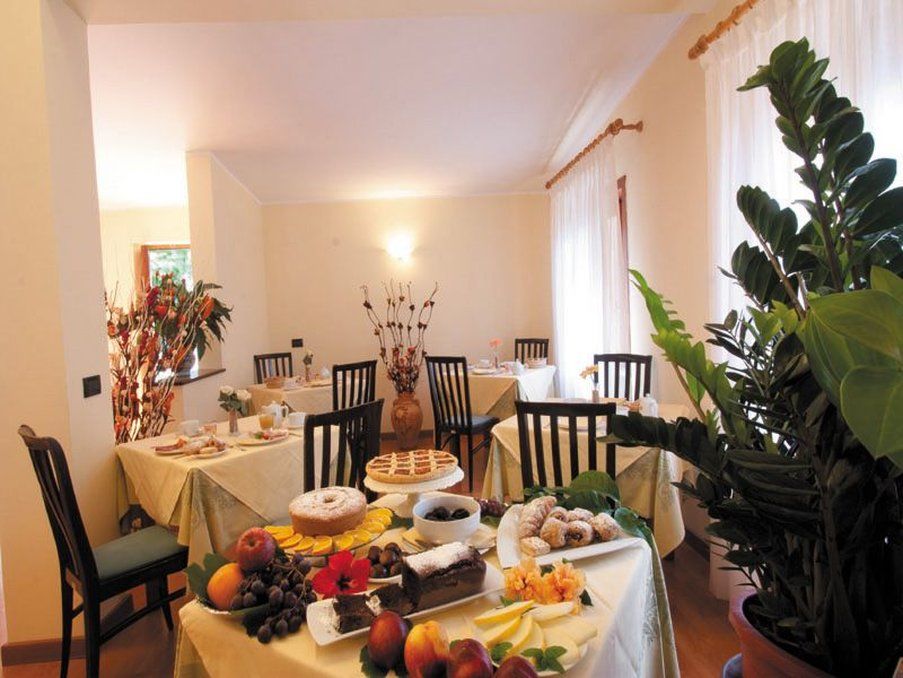פרגליה Hotel Tirreno מסעדה תמונה