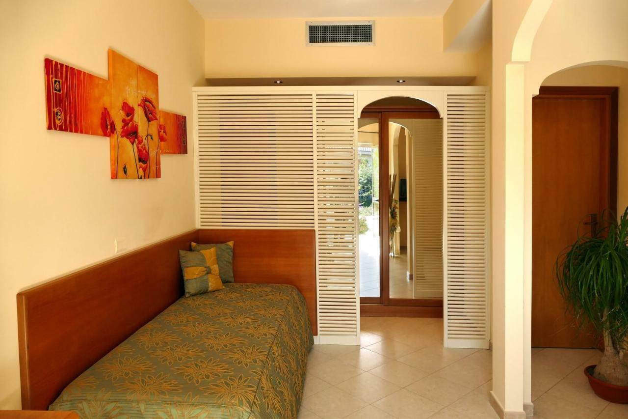 פרגליה Hotel Tirreno מראה חיצוני תמונה