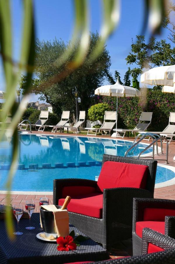 פרגליה Hotel Tirreno מראה חיצוני תמונה