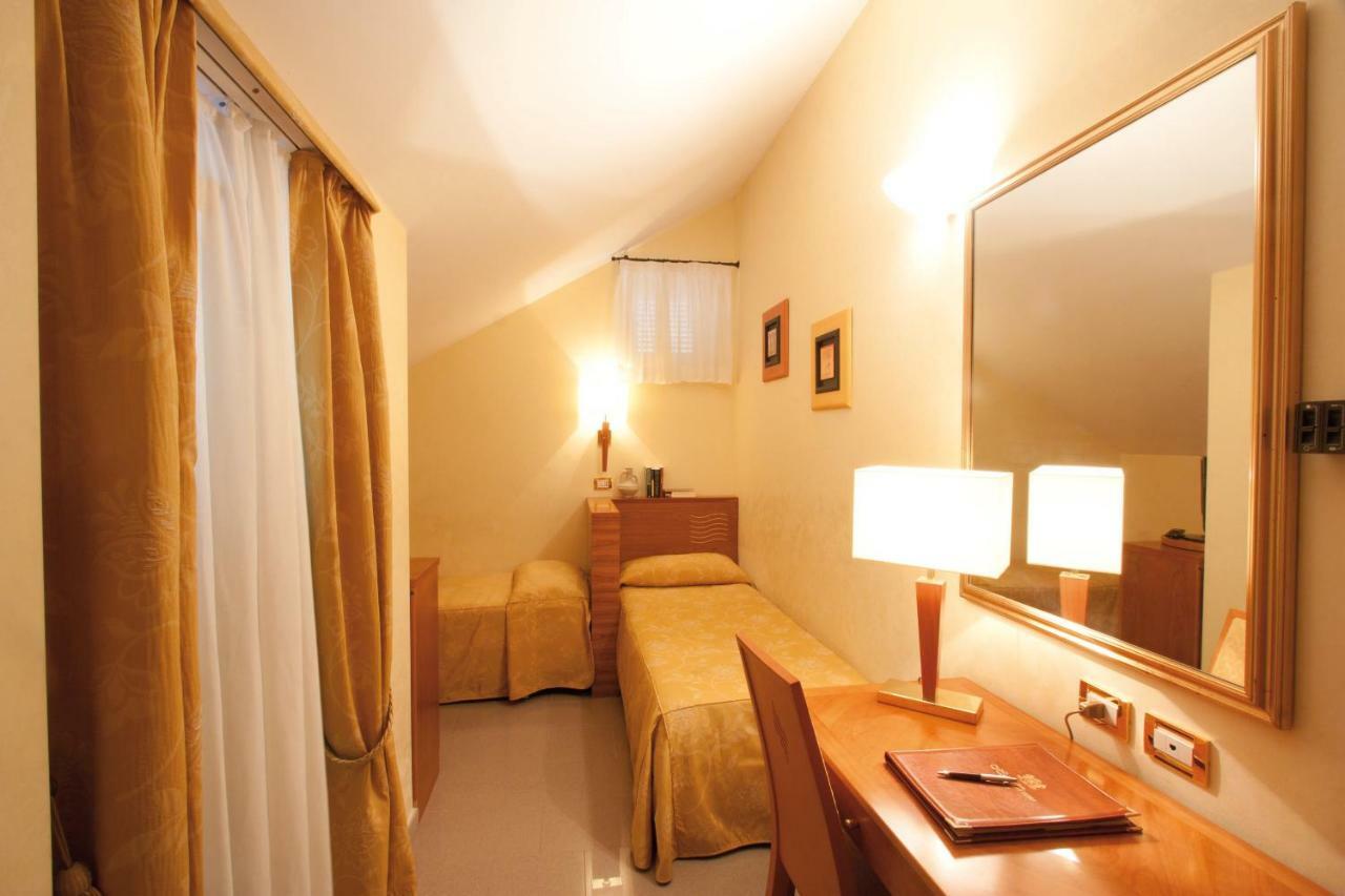 פרגליה Hotel Tirreno מראה חיצוני תמונה