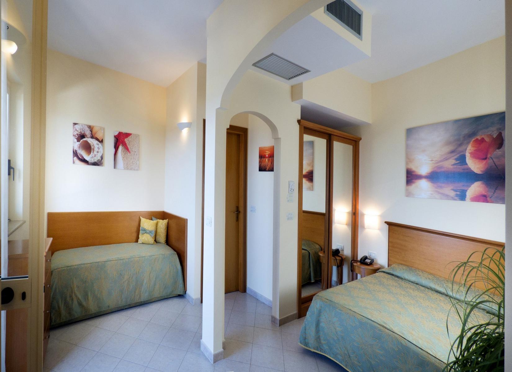 פרגליה Hotel Tirreno מראה חיצוני תמונה